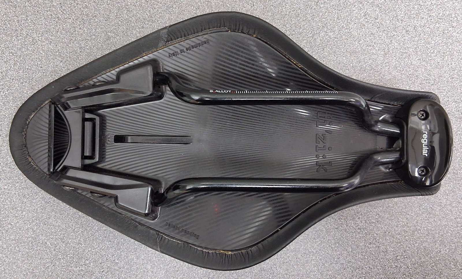 Fizik Mistica Regular Road Cycling Saddle – 135mm, S-Alloy Rails, Black