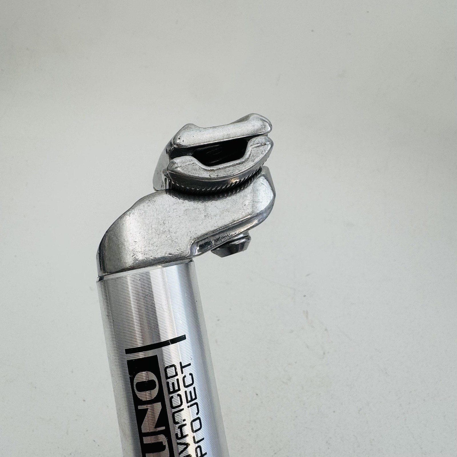 UNO SP-359 30.9mm Alloy Seatpost 350mm Silver Micro-Top Universal Bike MTB A96