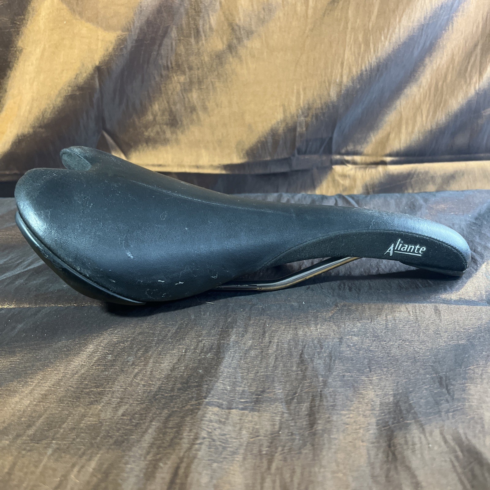 Fizik Aliante Kium Rail Carbon Road Saddle Seat 244g 270x140mm Scuffs