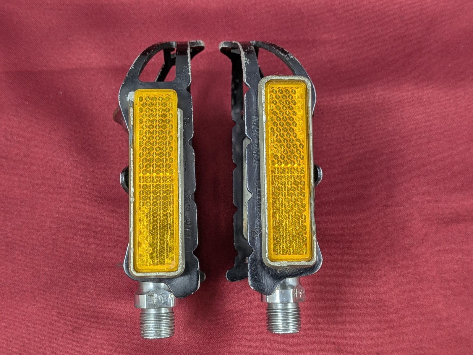KKT Steel Pedals Single Side w/Cat Eye Reflectors Black Spin Smooth
