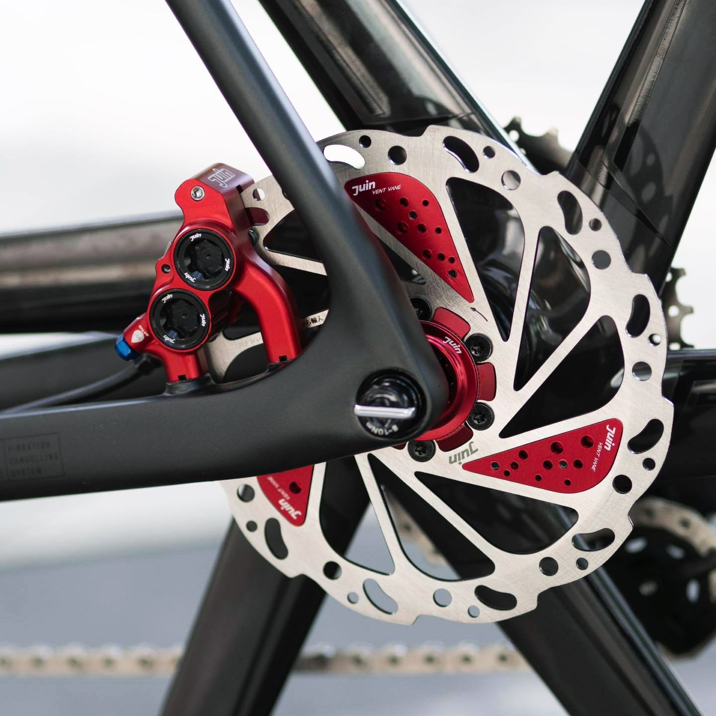 Red Juin Tech ETF 4-Piston Flat Mount Brakes For Shimano Mineral Oil 160mm Set