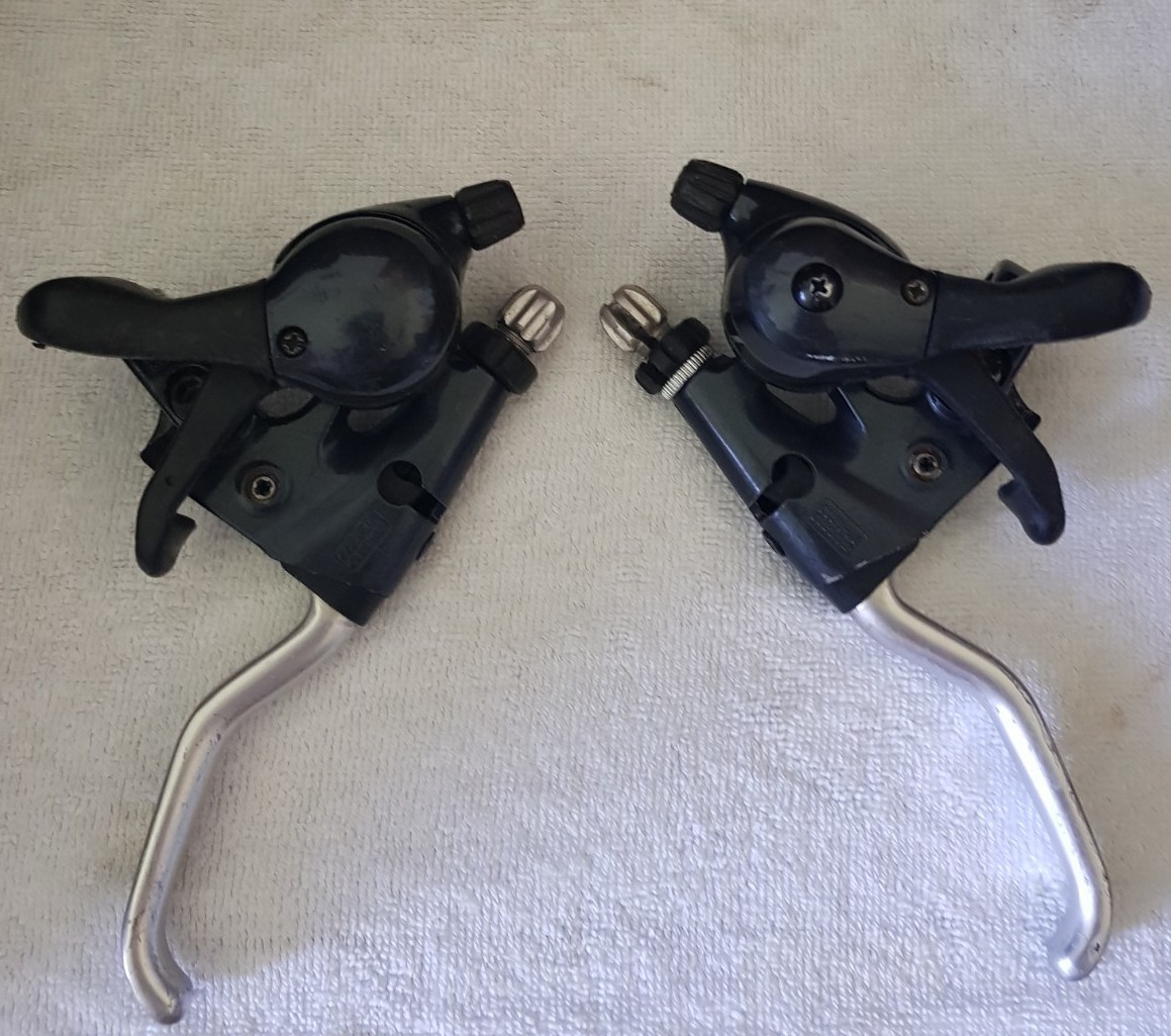 Shimano XTR m900 Shifters 3×8 And Integrated Brake Levers