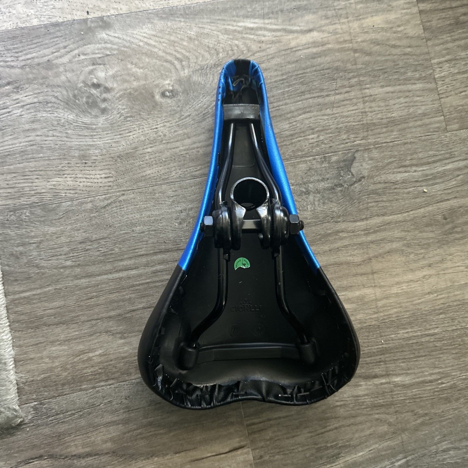 RoadMaster bicycle seat Black blue 10 Inches New unused
