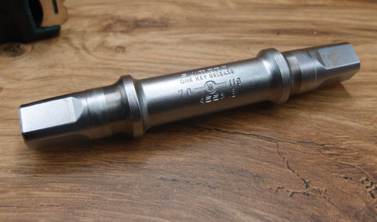 bottom bracket axle Shimano VIA Japan one key release 119 mm 1984