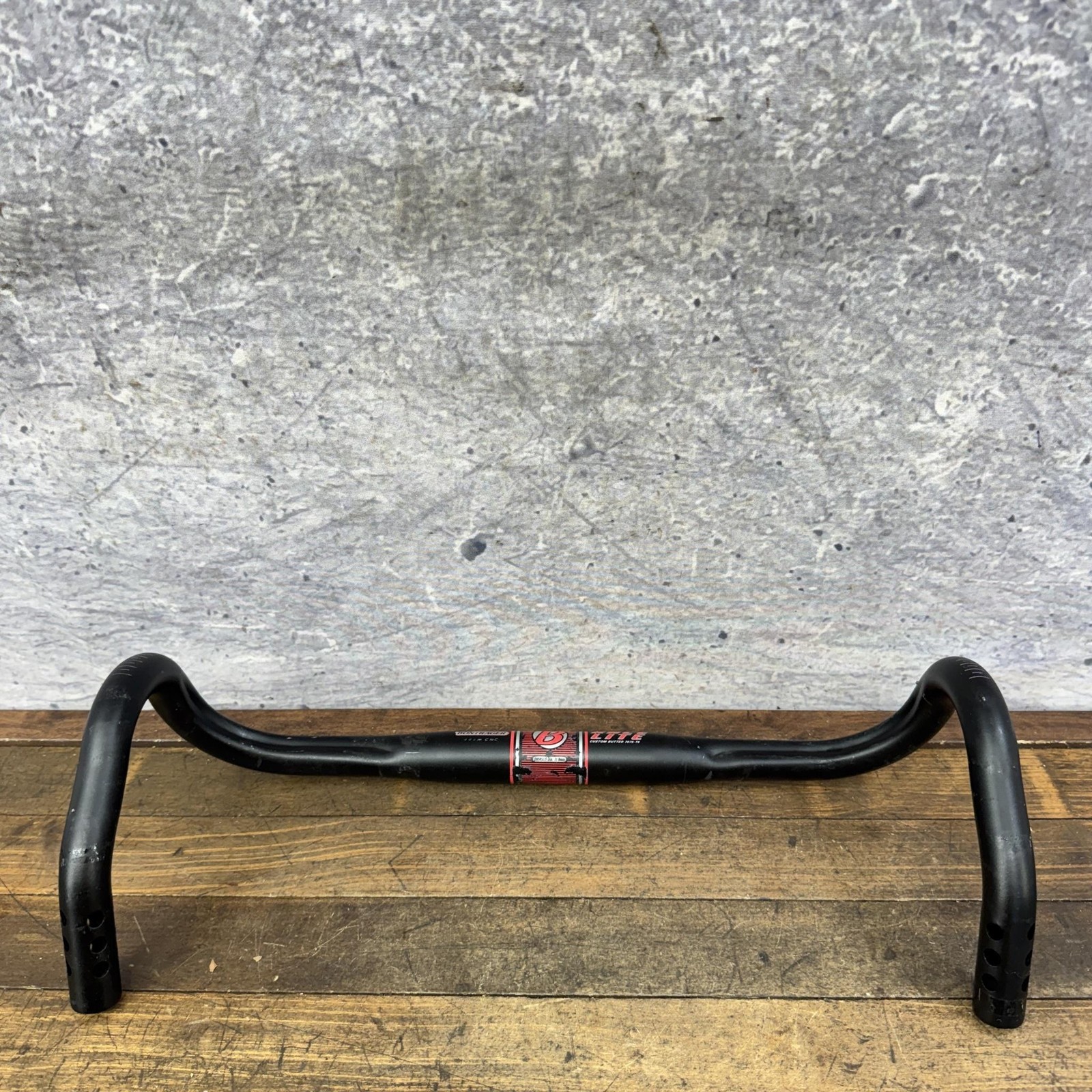 Bontrager Race Lite Drop Handlebar 44cm 31.8 Clamp Black Alloy Road Bar