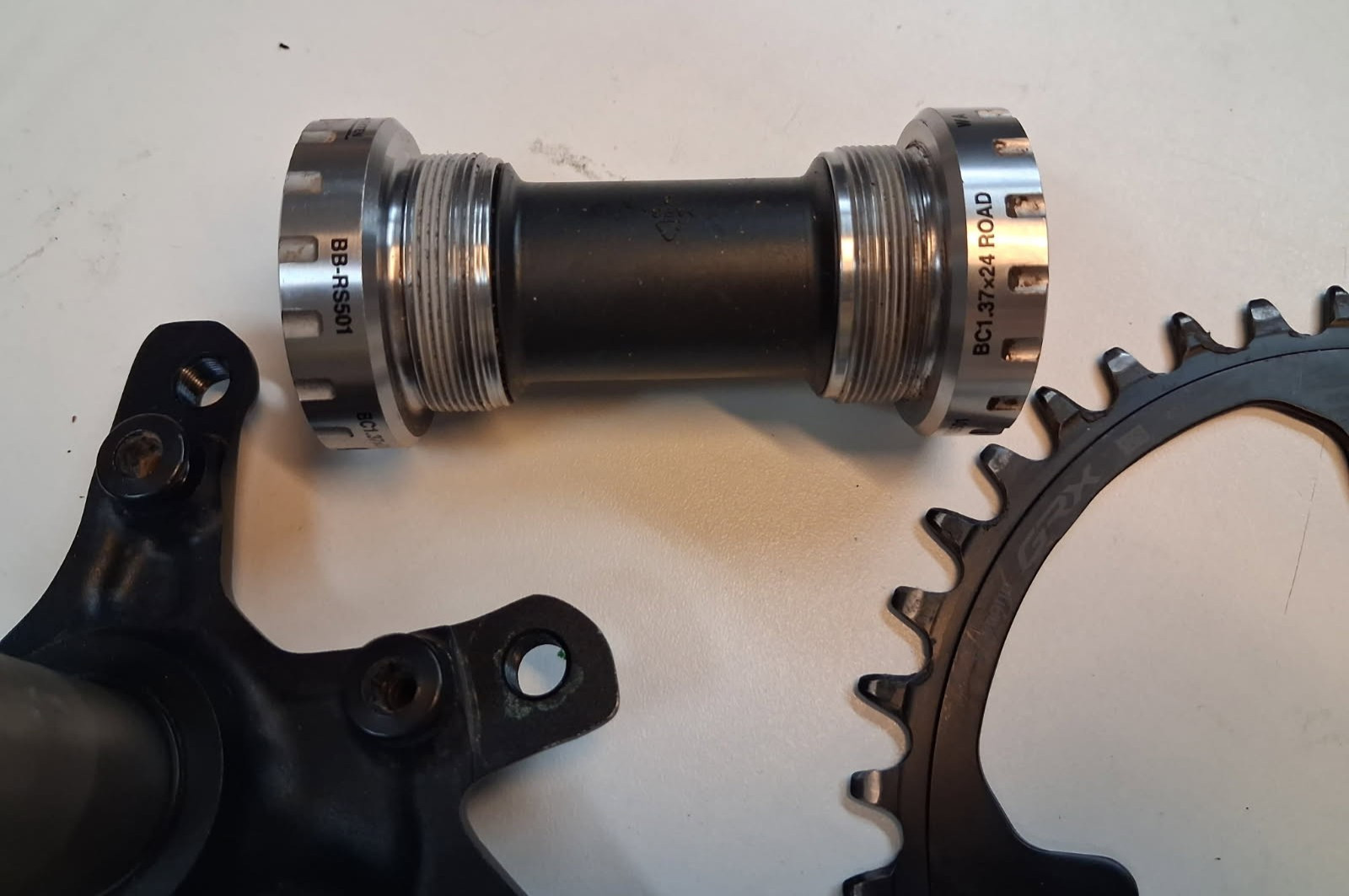 Shimano GRX FC-RX610 Crankset 40T w/ BB-RS501 Bottom Bracket Gravel