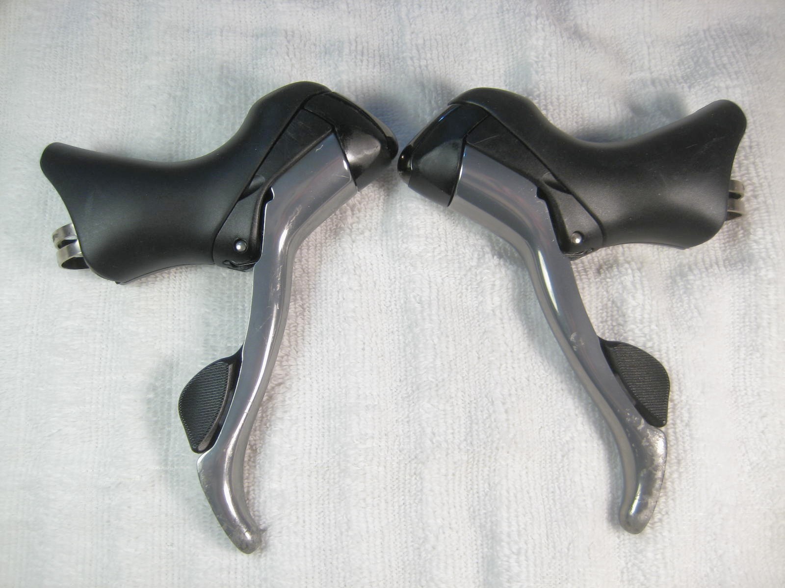 Shimano 105 Brake Shift Levers ST-5600 STI 3 x 10 speed Road Bike