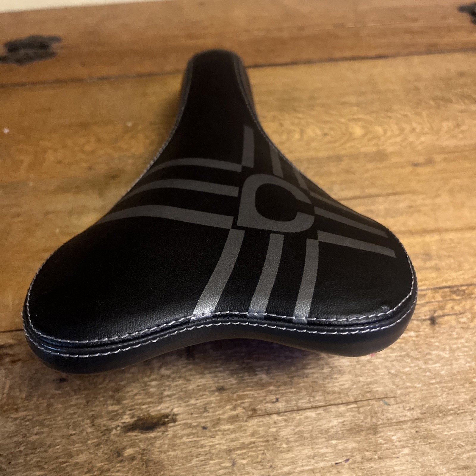 Crucial Bike Saddle 270 mm Length 145 mm Width Bike Saddle Made In China