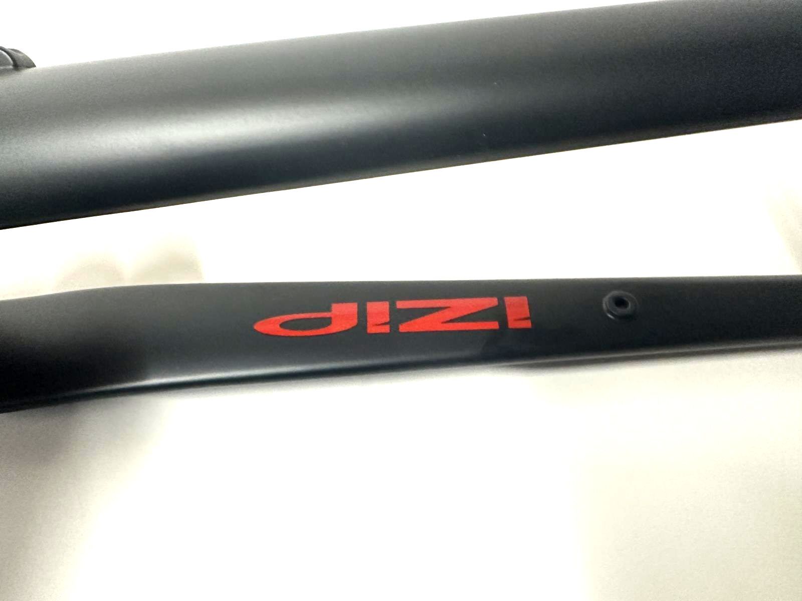 IZIP Zuma 26″ 1 1/8″ Threaded Alloy Bike Fork 100mm QR Disc Axle to Crown 430mm