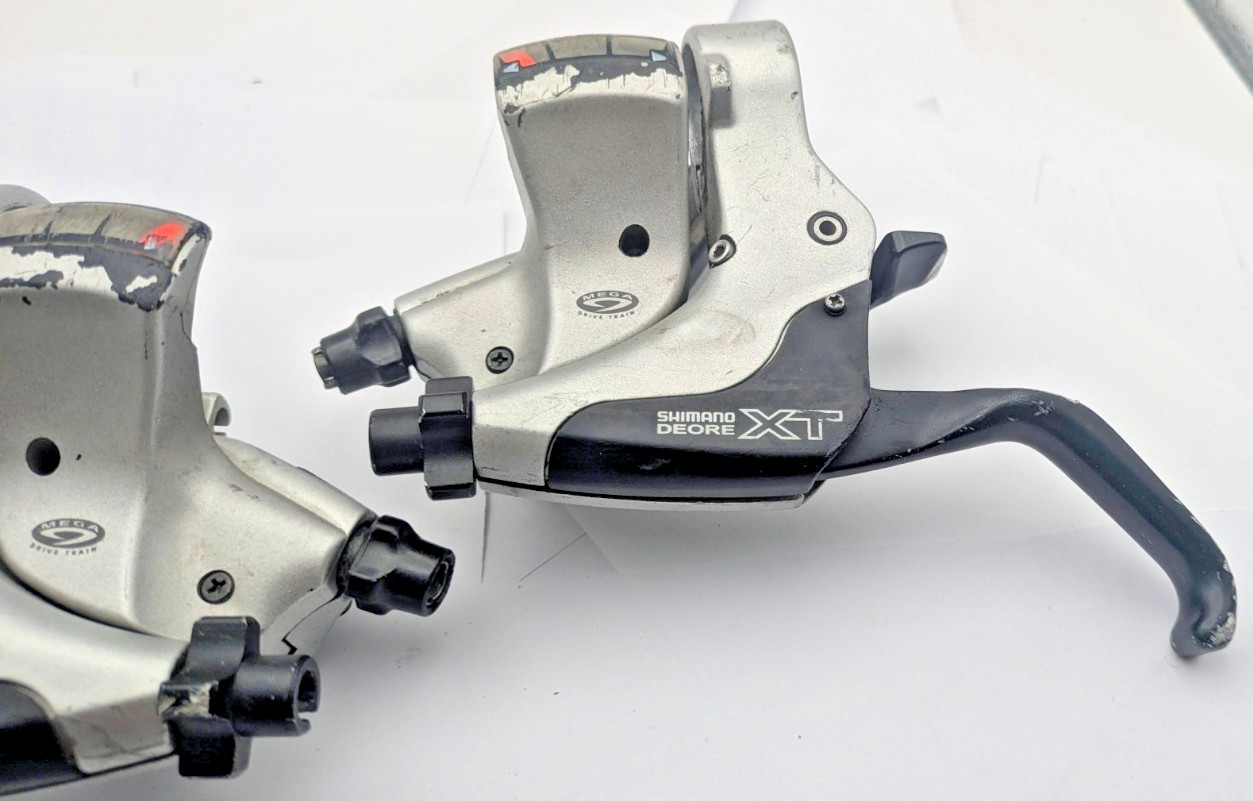 SHIMANO DEORE XT TRIGGER SHIFTERS ST-M750 3 x 9 SPEED MOUNTAIN FLATBAR