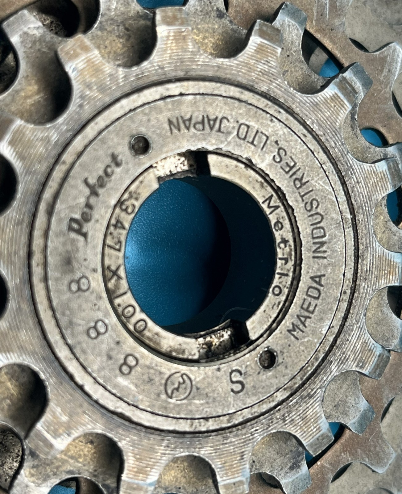 (8U) SunTour Perfect 5-Spd Freewheel METRIC 34.7 x1.00 French Thread 14-32 tooth