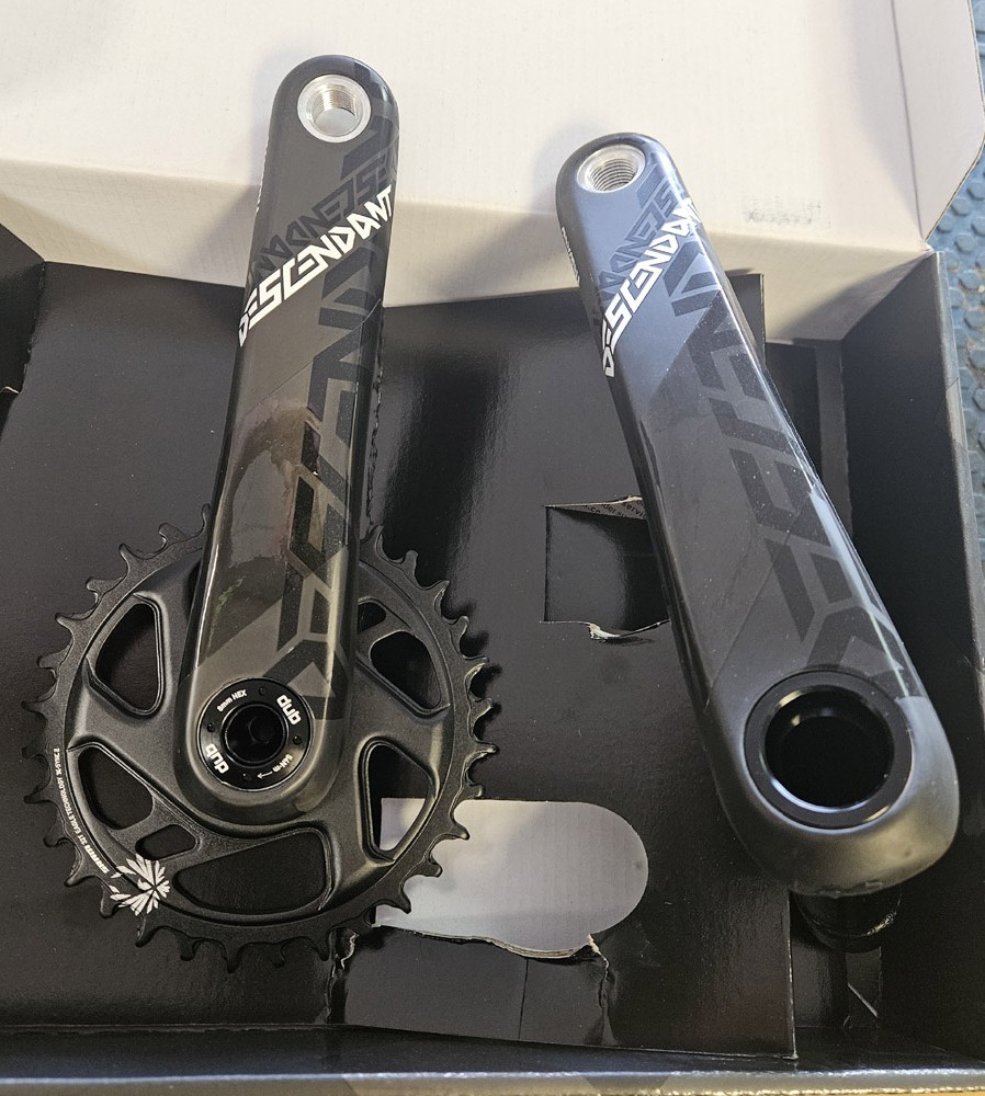TRUVATIV Descendant Carbon 175mm DUB Crankset , 32t, brand new, original packing
