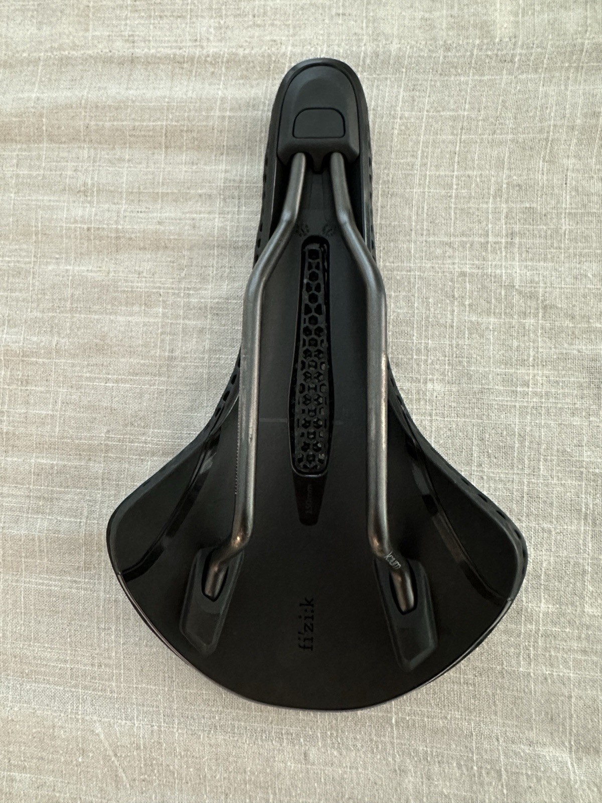 Fi’zi:k Fizik Vento Antares R3 Adaptive Bike Saddle 150mm, Black, Kium Rail