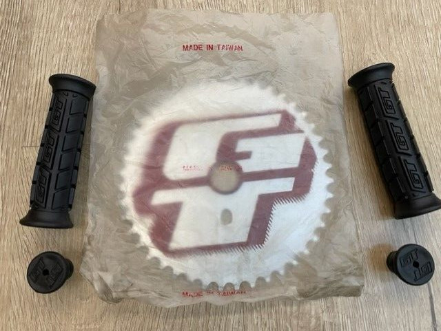 NOS Old/Mid School BMX GT Chainring 44T & GT Handle Grips with End Caps Combo