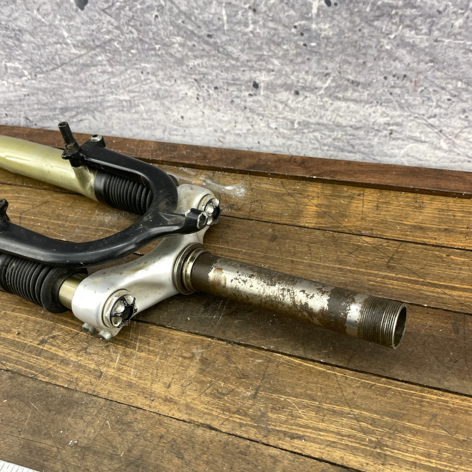 Vintage Rock Shox Mag21 Fork 1 in Threaded 26 in 5.5″ Steerer 26 Mag 21 1″ Parts