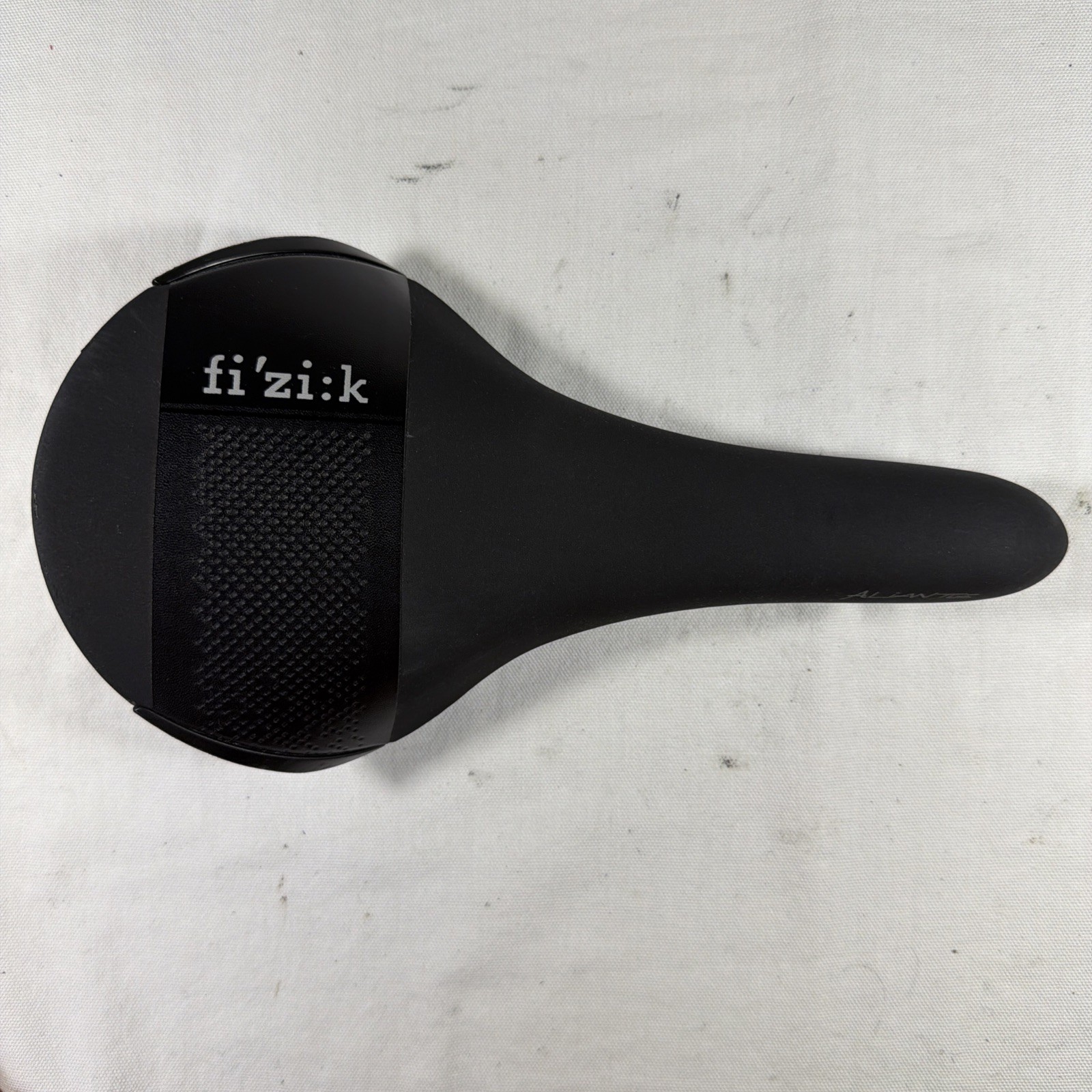 Fizik Aliante R3 Large Saddle, 7x7mm Kium rails, Good condition