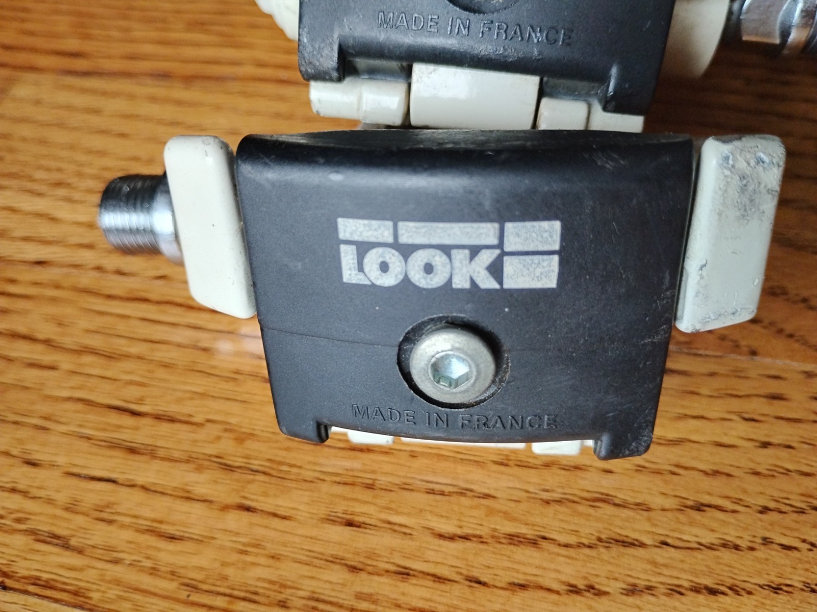 Vintage 1980’s Look Clipless Pedals 9/16″ White