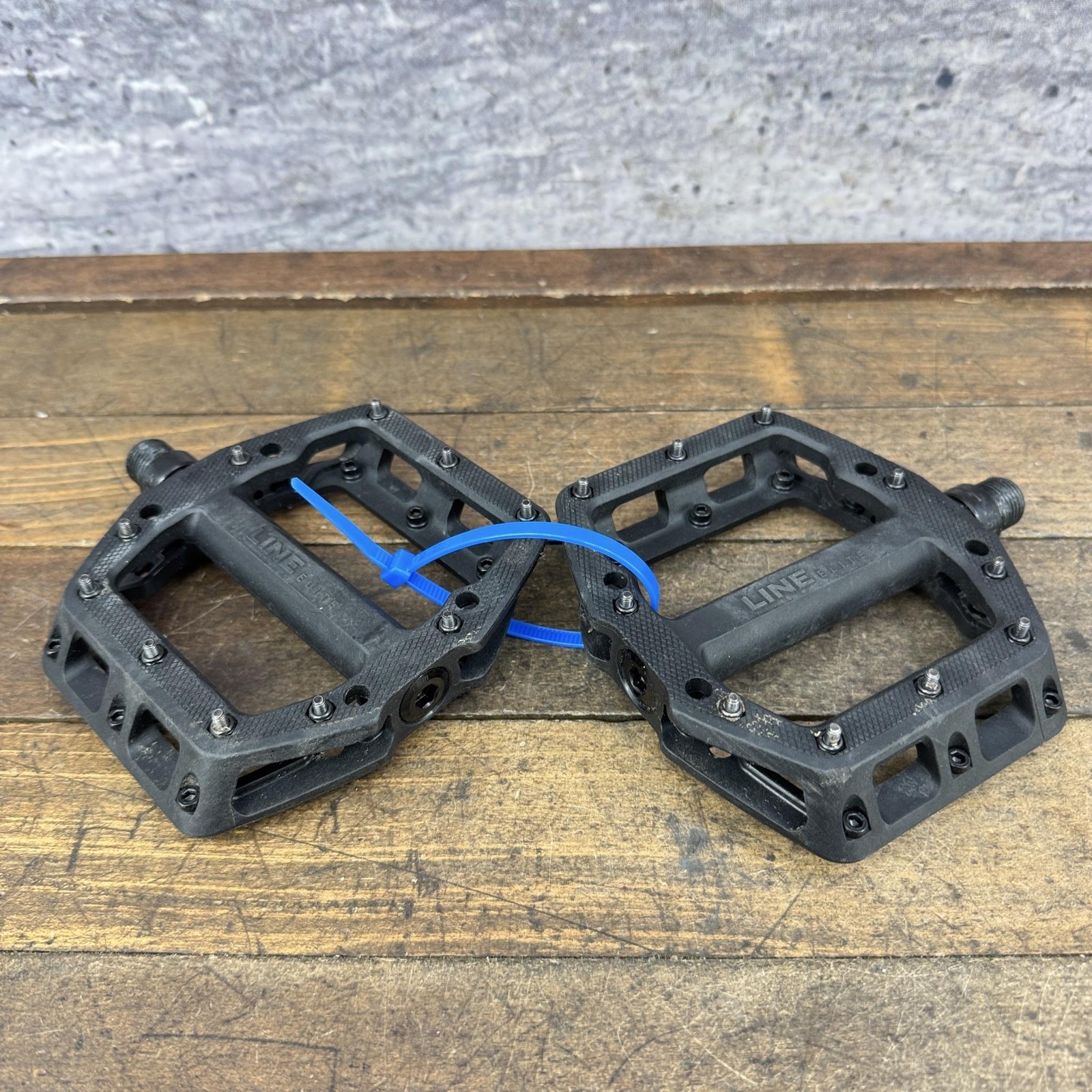 Trek Line Elite Bike Pedals 9/16 Black Pair Pinned MTB Flat Trail DH Platform