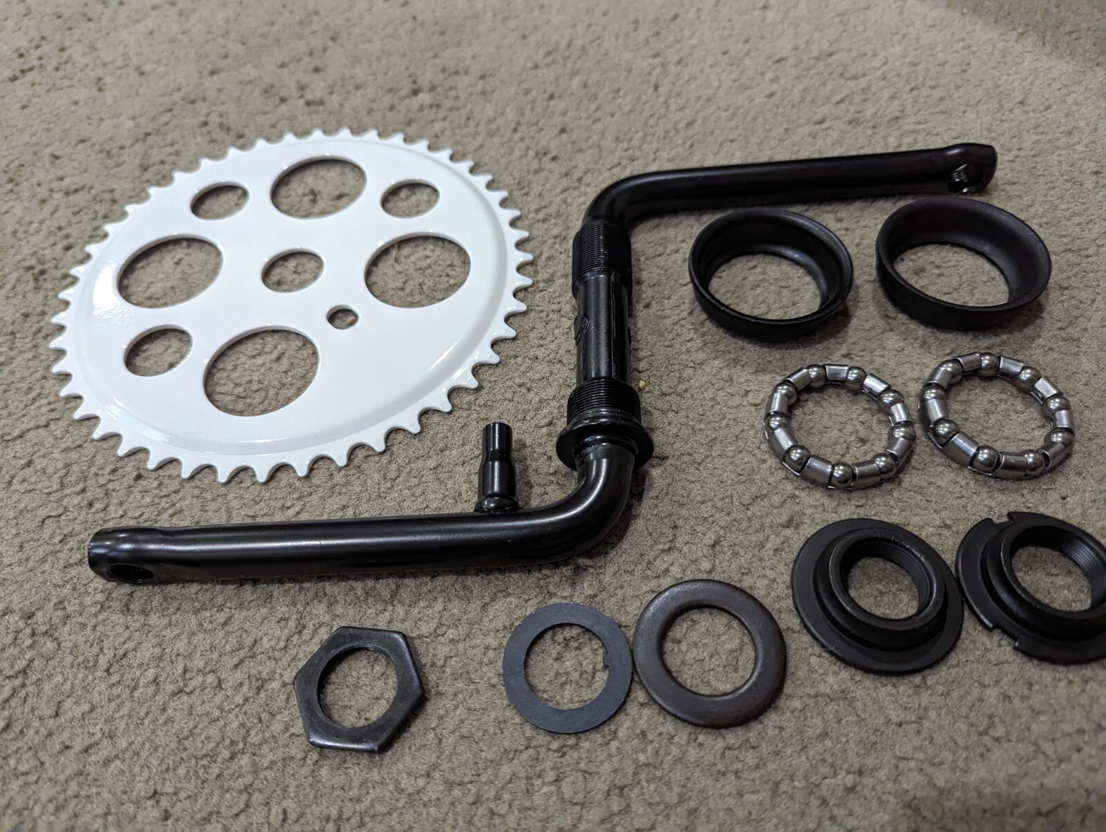 WHITE LUCKY 7 BICYCLE SPROCKET 44T, CRANKS 6 &1/2″,BOTTOM BEARING KIT, SCHWINNS