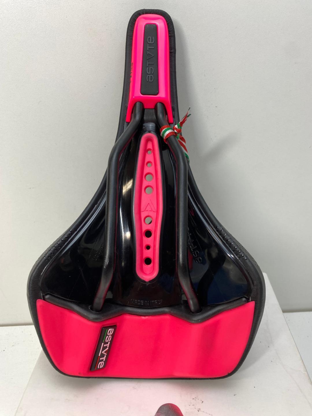 NEW Astute MISS LINE Women’s bicycle seat SADDLE 145mm Black/Pink Titan V rails