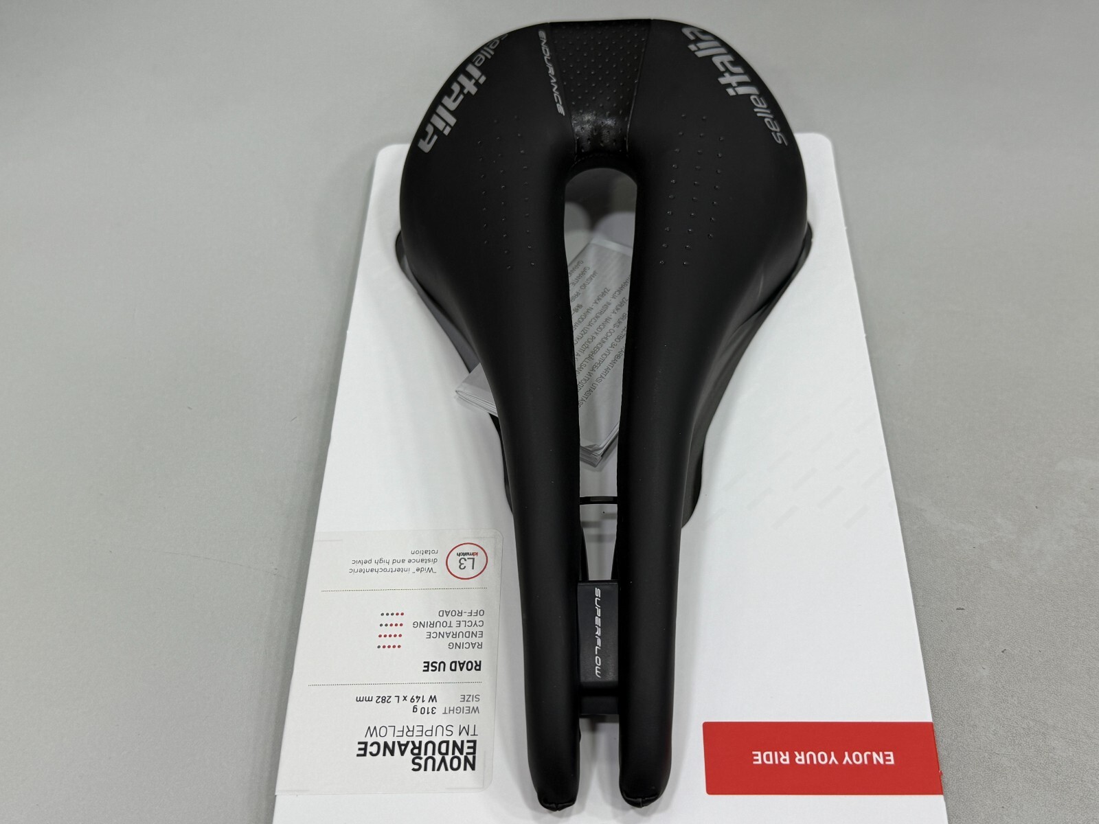 Selle Italia Novus Endurance TM Superflow Manganese Rail Saddle L3 (149x 282mm)