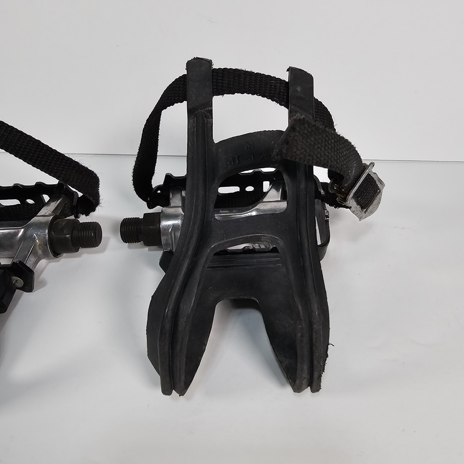 Evo Pedals Cycling Alloy Metal With Toe Clips Strap Black MT-13-L Left Right