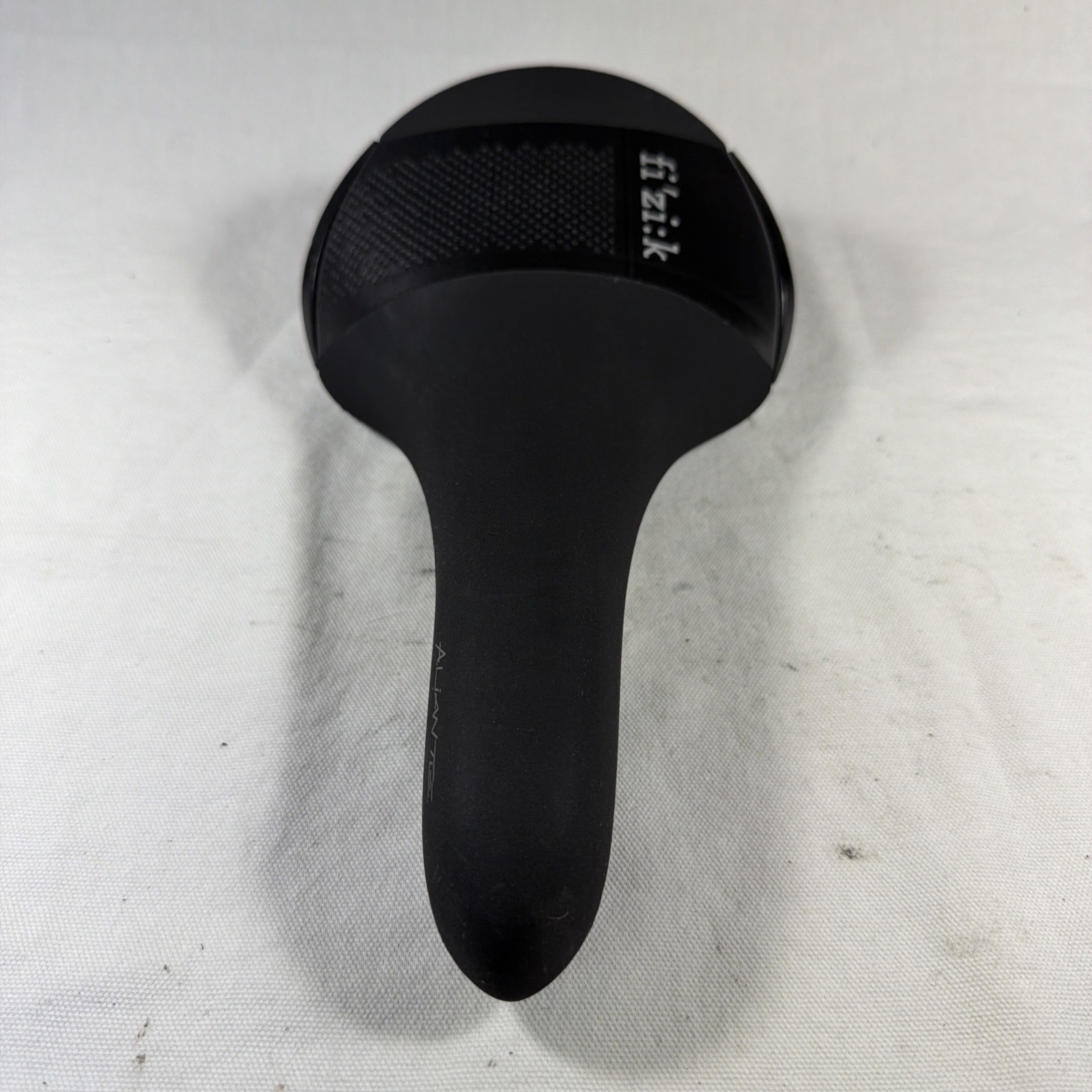 Fizik Aliante R3 Large Saddle, 7x7mm Kium rails, Good condition