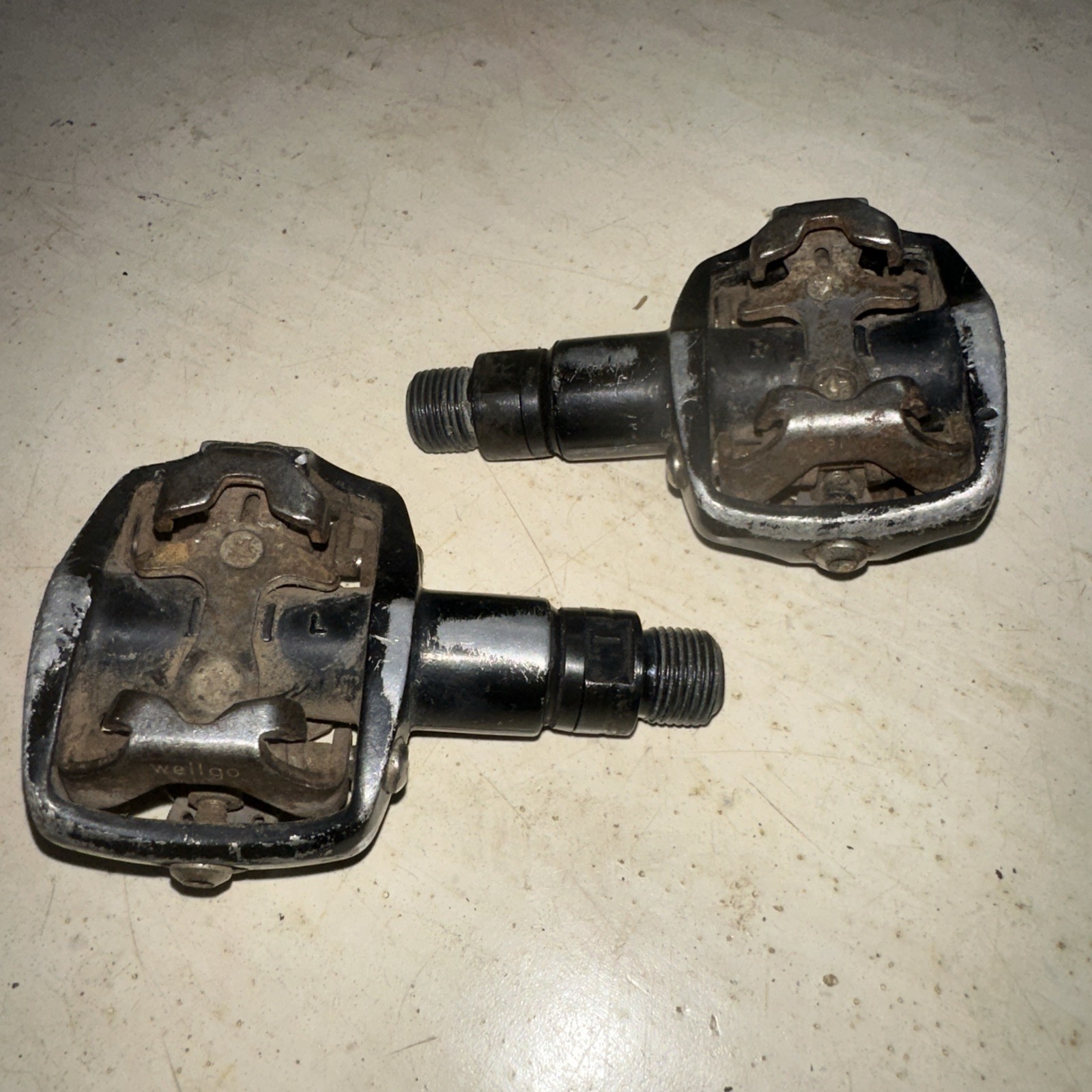 Wellgo Clipless Pedals WPD-823 SPD Compatible Pair Black Mountain Gravel 9/16