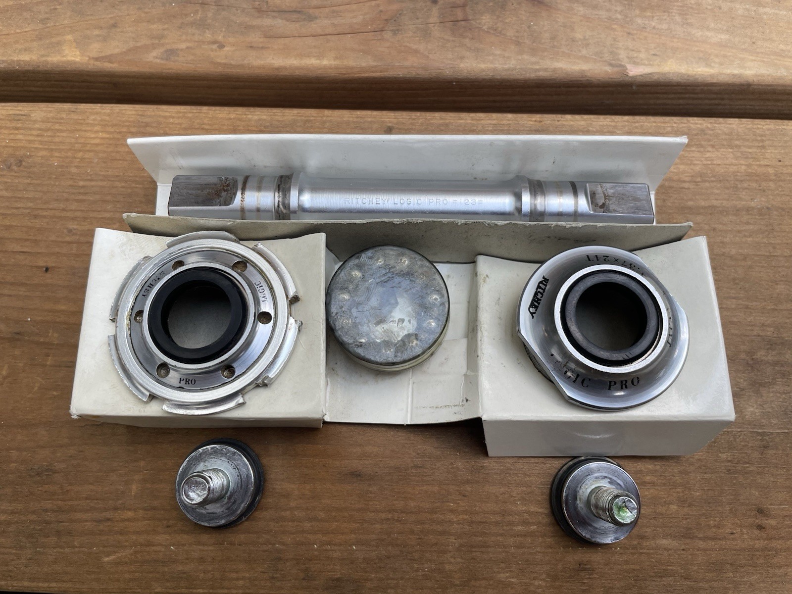 VINTAGE RITCHEY LOGIC PRO 123 SQUARE SPINDLE THREADS BEARINGS 1.37x24T