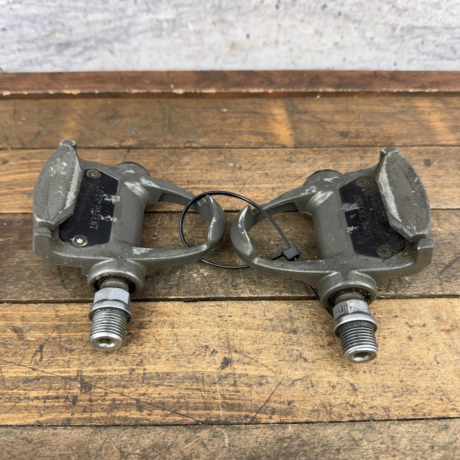 Vintage Mavic Clipless Road Bike Pedals 9/16 Silver Pair LOOK Alloy