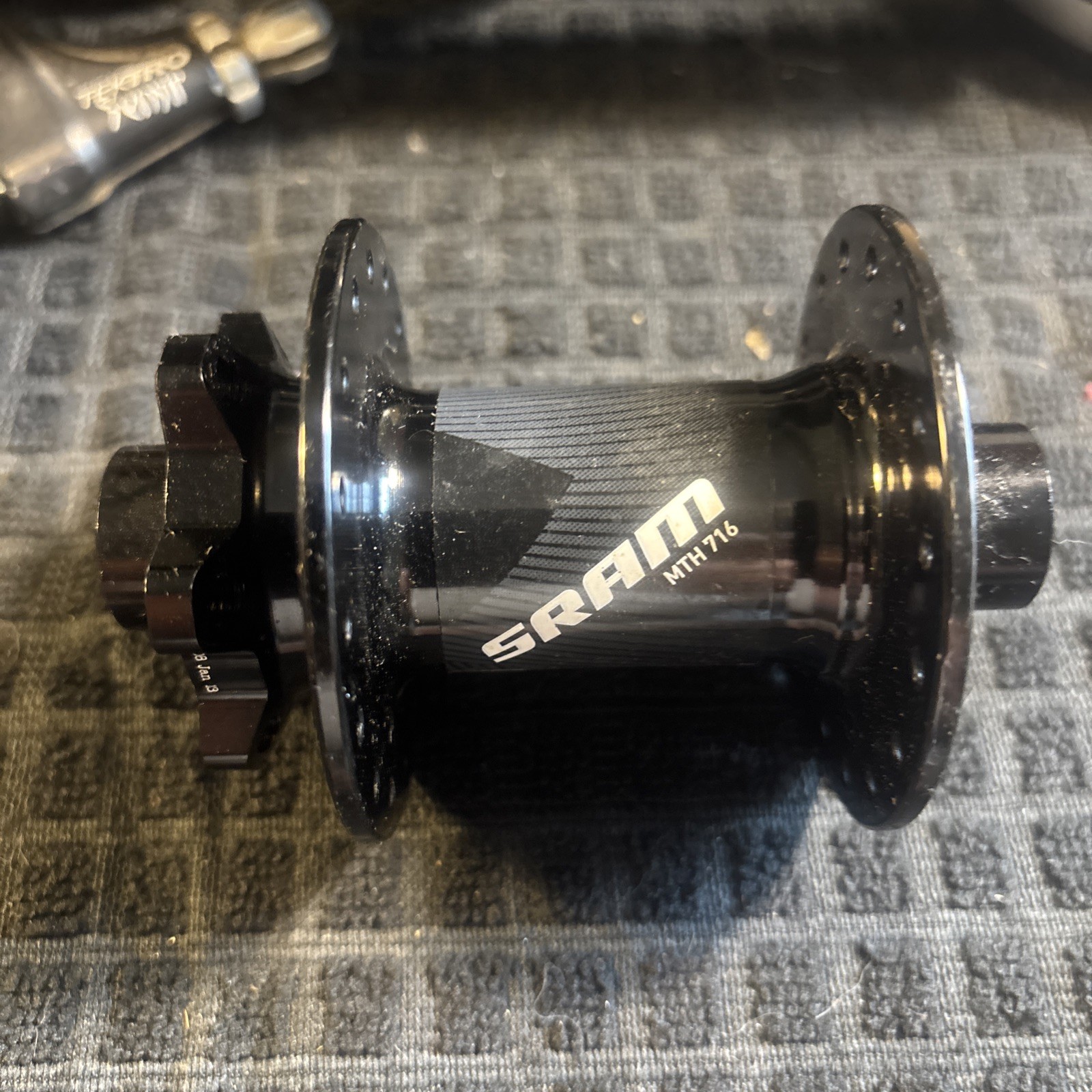 Sram MTN 716 Through Axle Hub with E6 Hole Disk 32 Hole