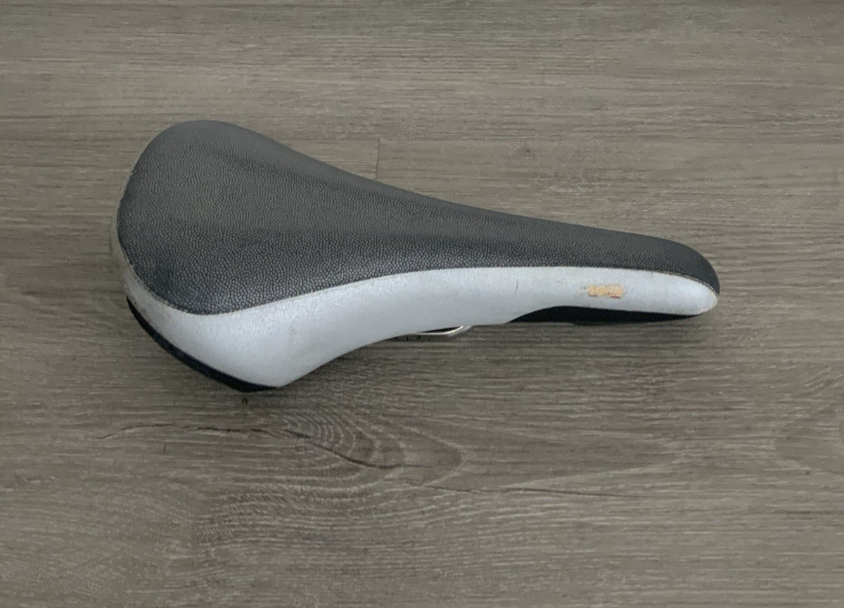 FIZIK POGGIO SADDLE 130 MM X 280 MM 260 GRAMS TITANIUM STAYS