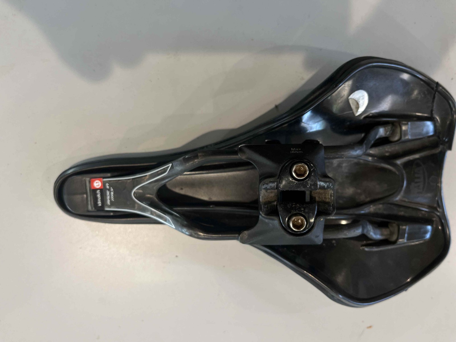 Selle Italia SLR Boost Kit Carbonio SuperFlow Saddle (145x248mm) – L3 – 130g