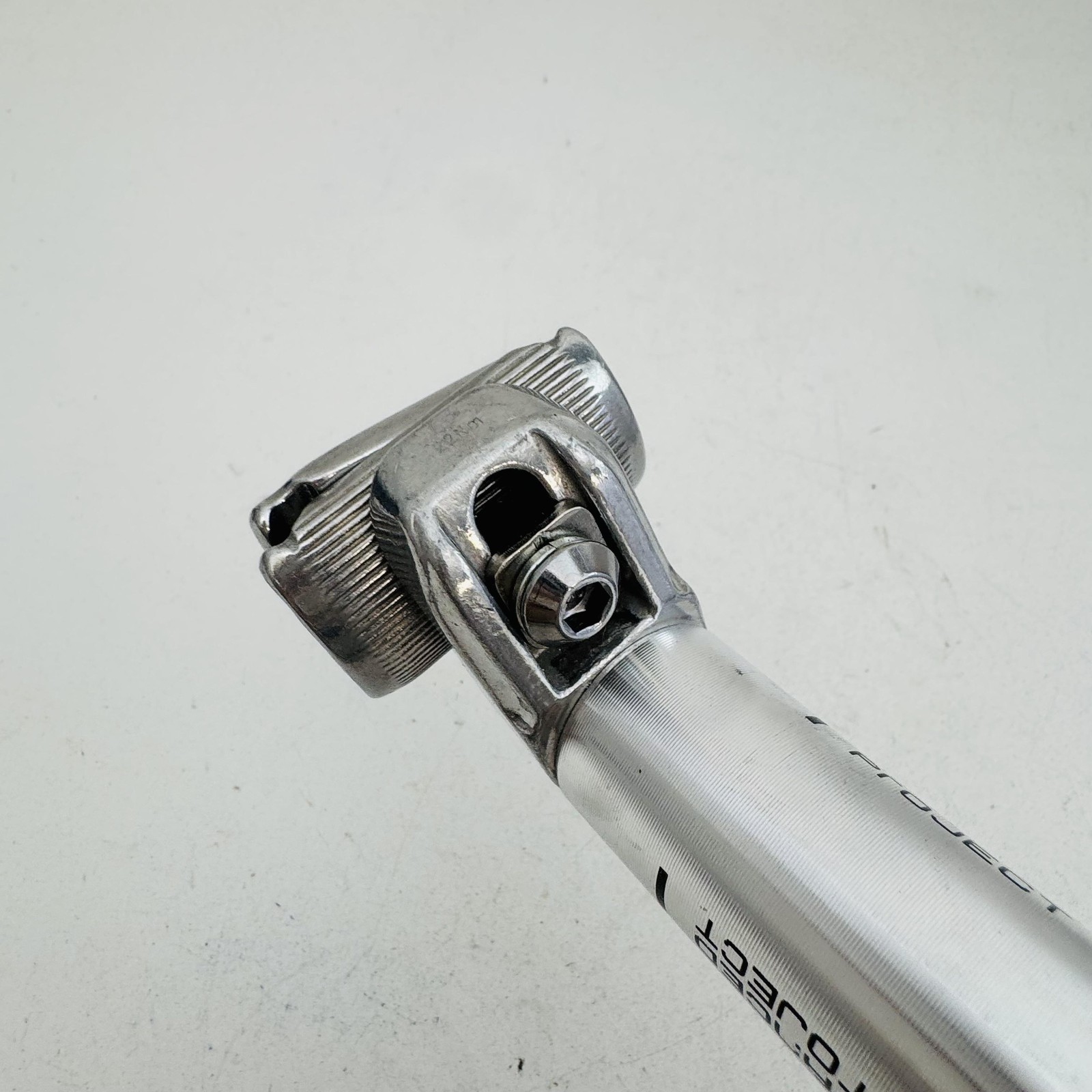 UNO SP-359 30.9mm Alloy Seatpost 350mm Silver Micro-Top Universal Bike MTB A96