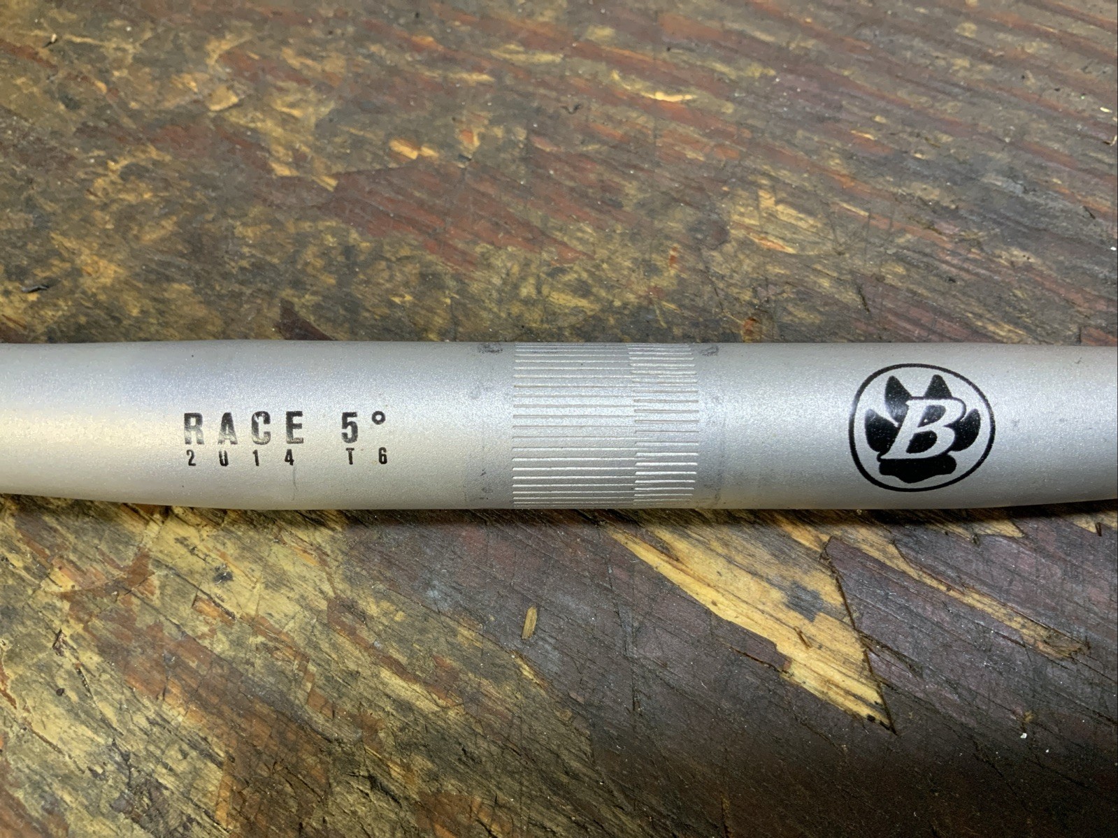 BONTRAGER RACE 5º Handlebar • 560mm x 25.4mm • Grey/Silver • w/Reinforced Ends