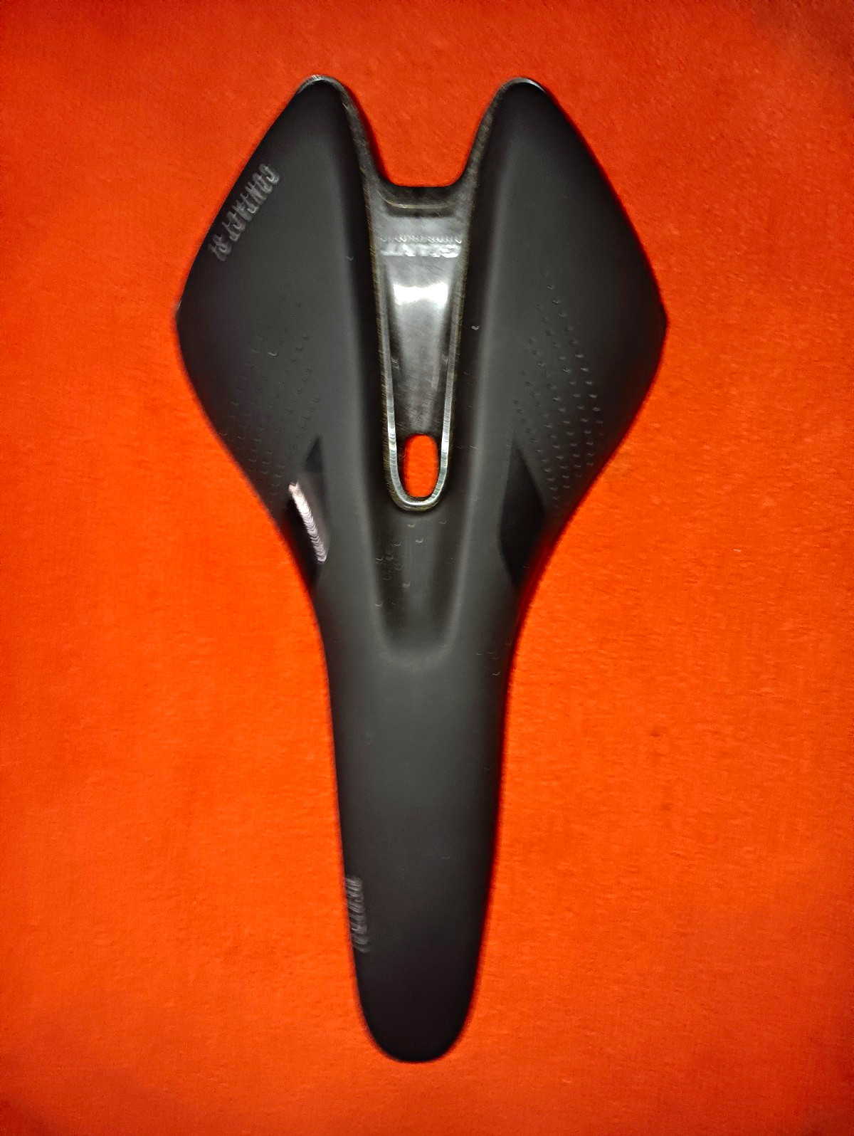 Giant GNT-661 Black Cutaway Bicycle Saddle Seat w/ Metal Rails 7x7mm