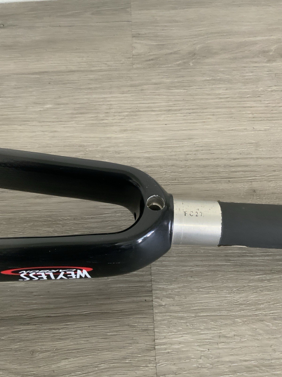WEYLESS CARBON FORK 700C 1 1/8 INCH THREADLESS 267 MM TUBE 520 GRAMS