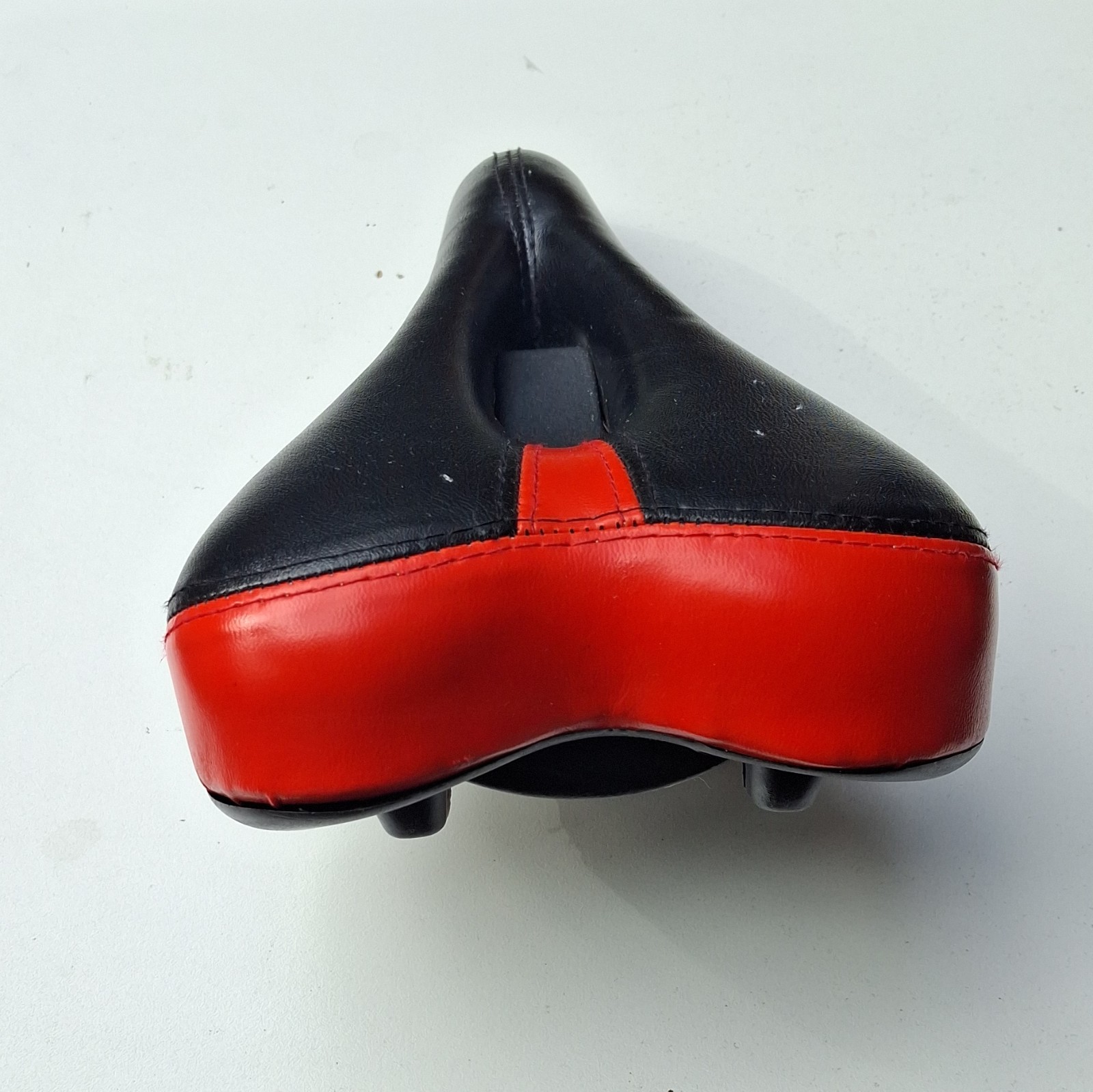 Black/Red Cutaway Bicycle Saddle Seat w/ Steel Rails DADIS26-8