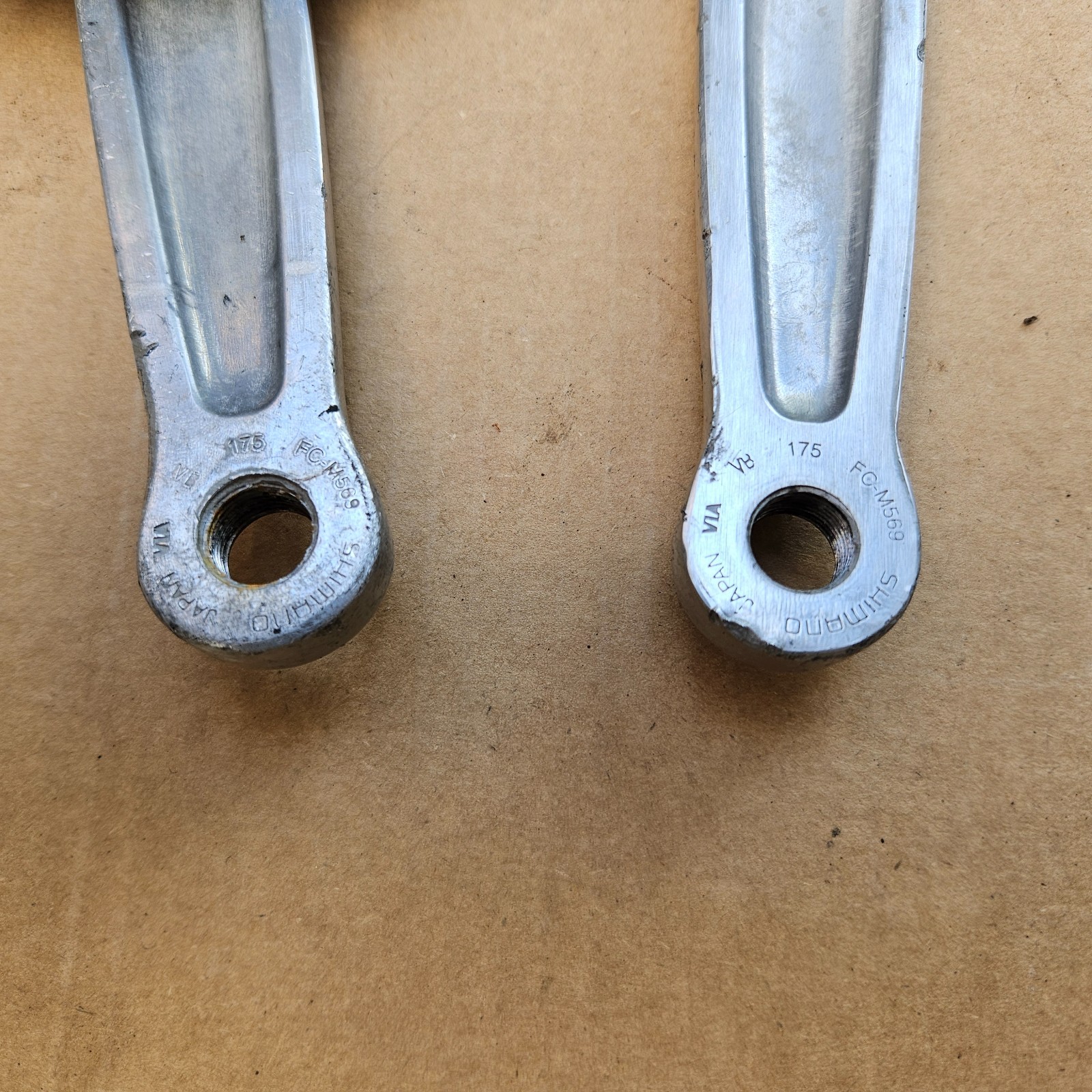 Shimano Deore LX 175mm Triple Crankset FC-M569 44/32/22 Square Taper 104/64 BCD