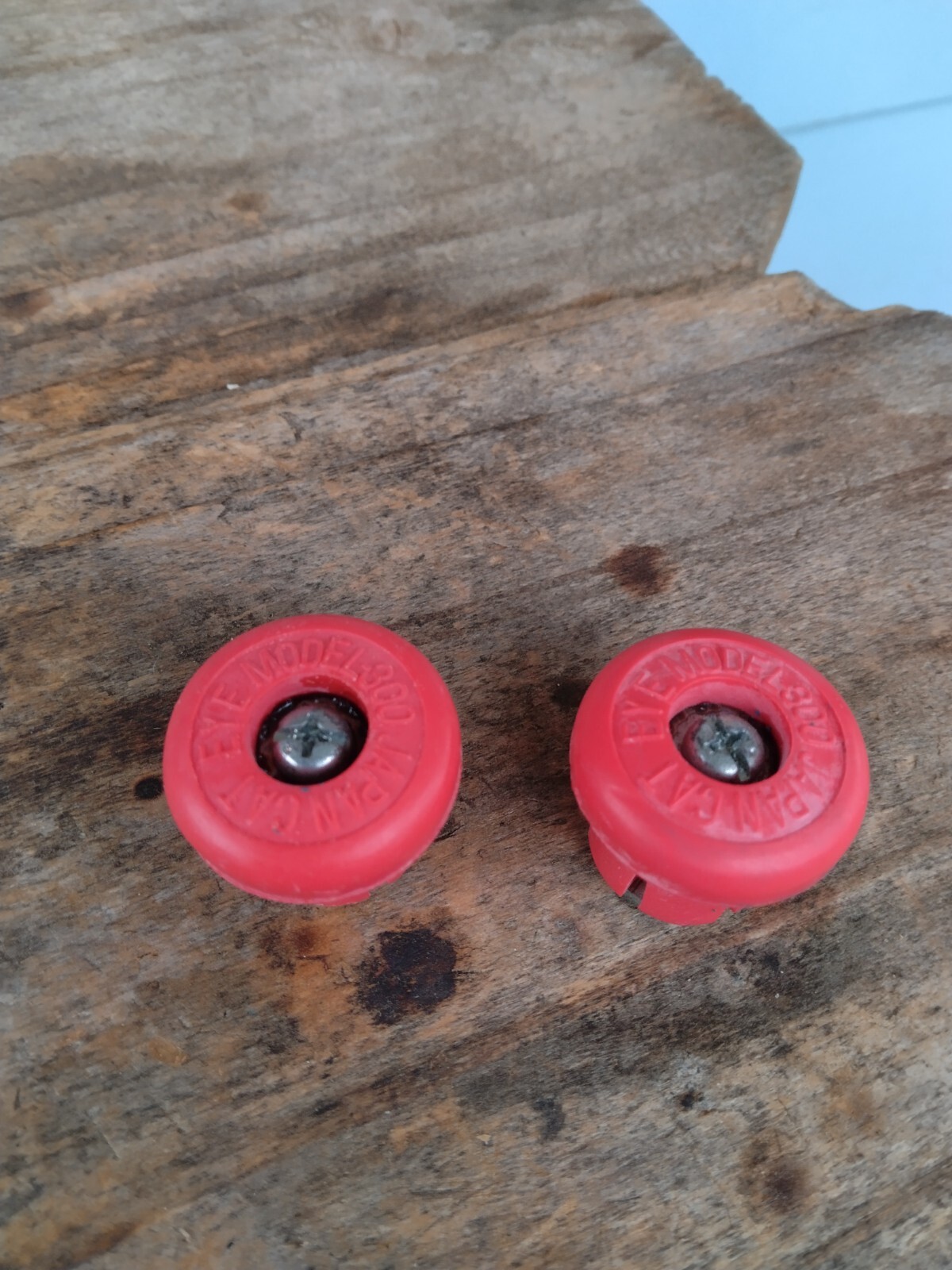 NOS Red Cateye Muscle Bike Road Bike BMX Bar End Compression Plugs