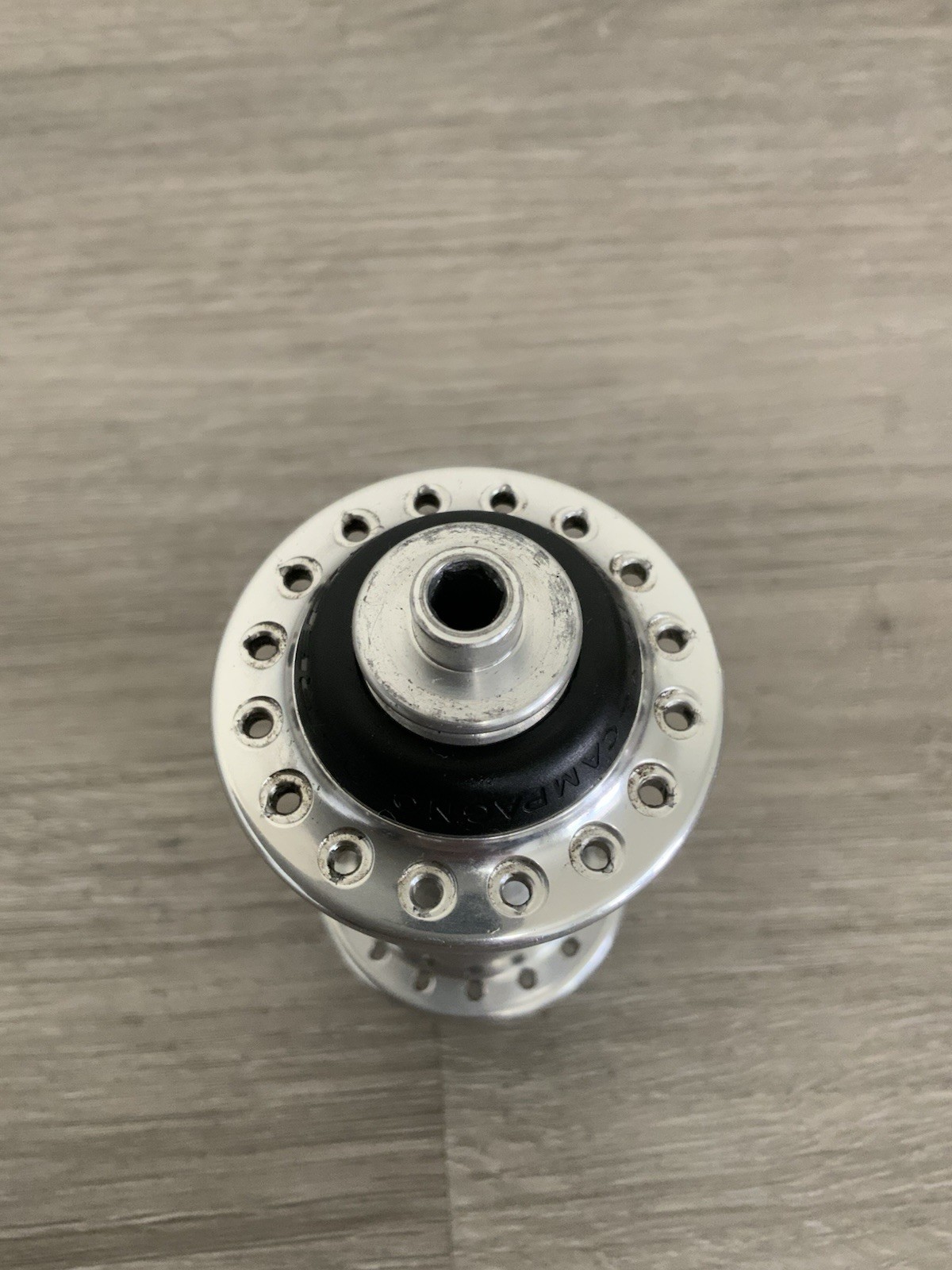 CAMPAGNOLO RECORD FRONT HUB 32 HOLE 100 MM SPACING 116 GRAMS
