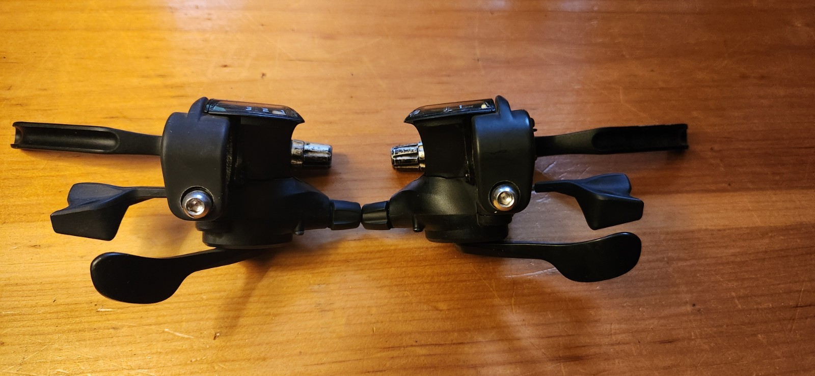 SunRace 3×9 Speed Black Trigger Shifter Set w/V-Brake Levers Shimano Compatible.