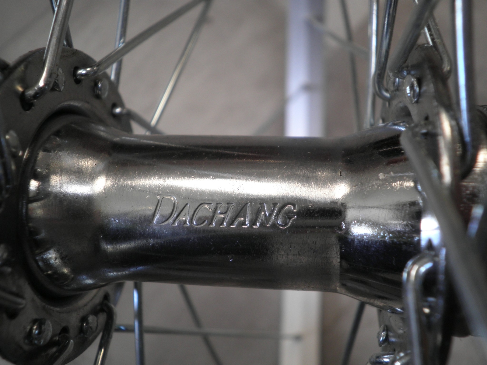 SILVER 24″ X 1.5/1.75 ALUMINUM REAR CRUISER BIKE RIM/HUB RWH38