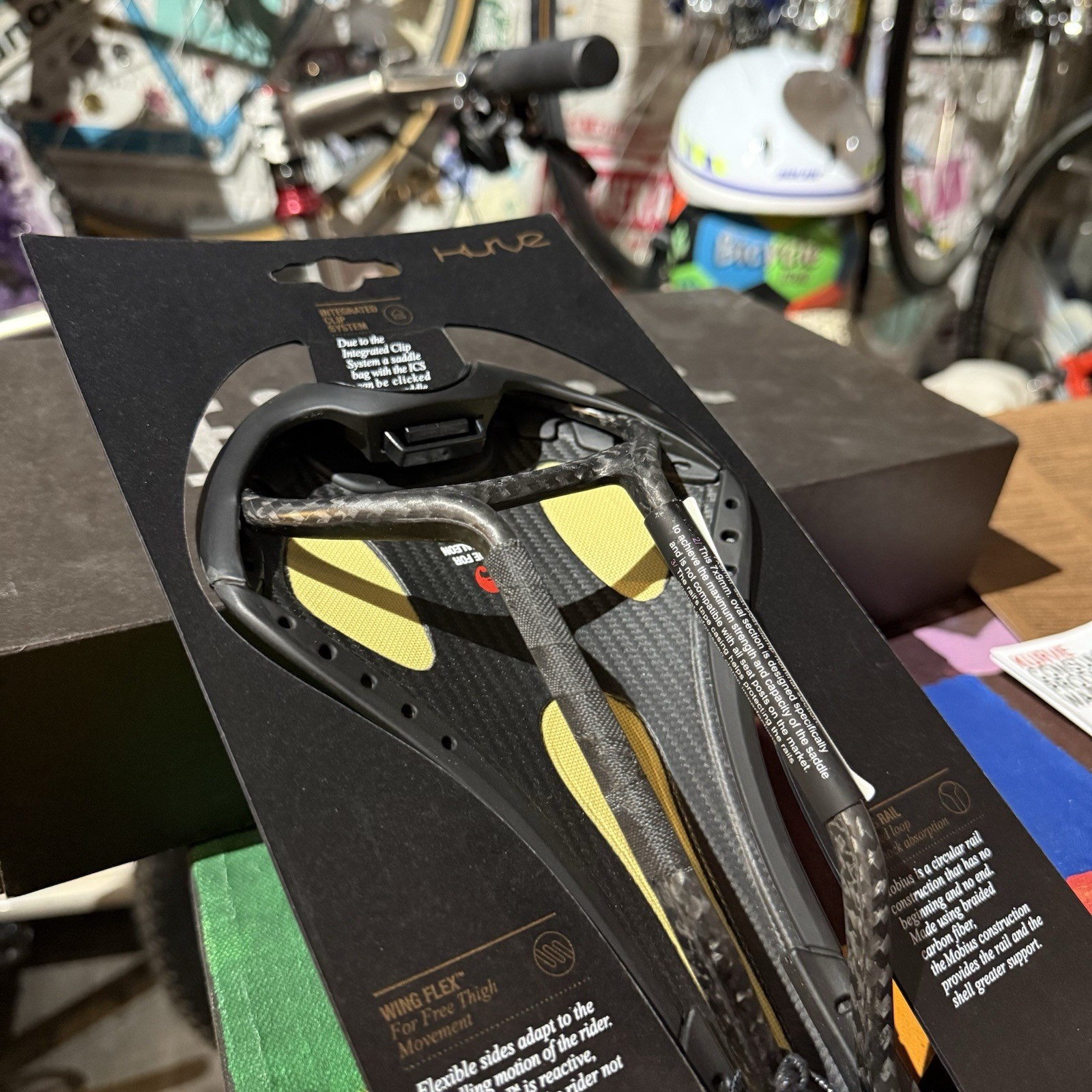 NOS FIZIK KURVE CHAMELEON CARBON RAIL SADDLE – 185 GRAMS – NEW IN BOX / COMPLETE