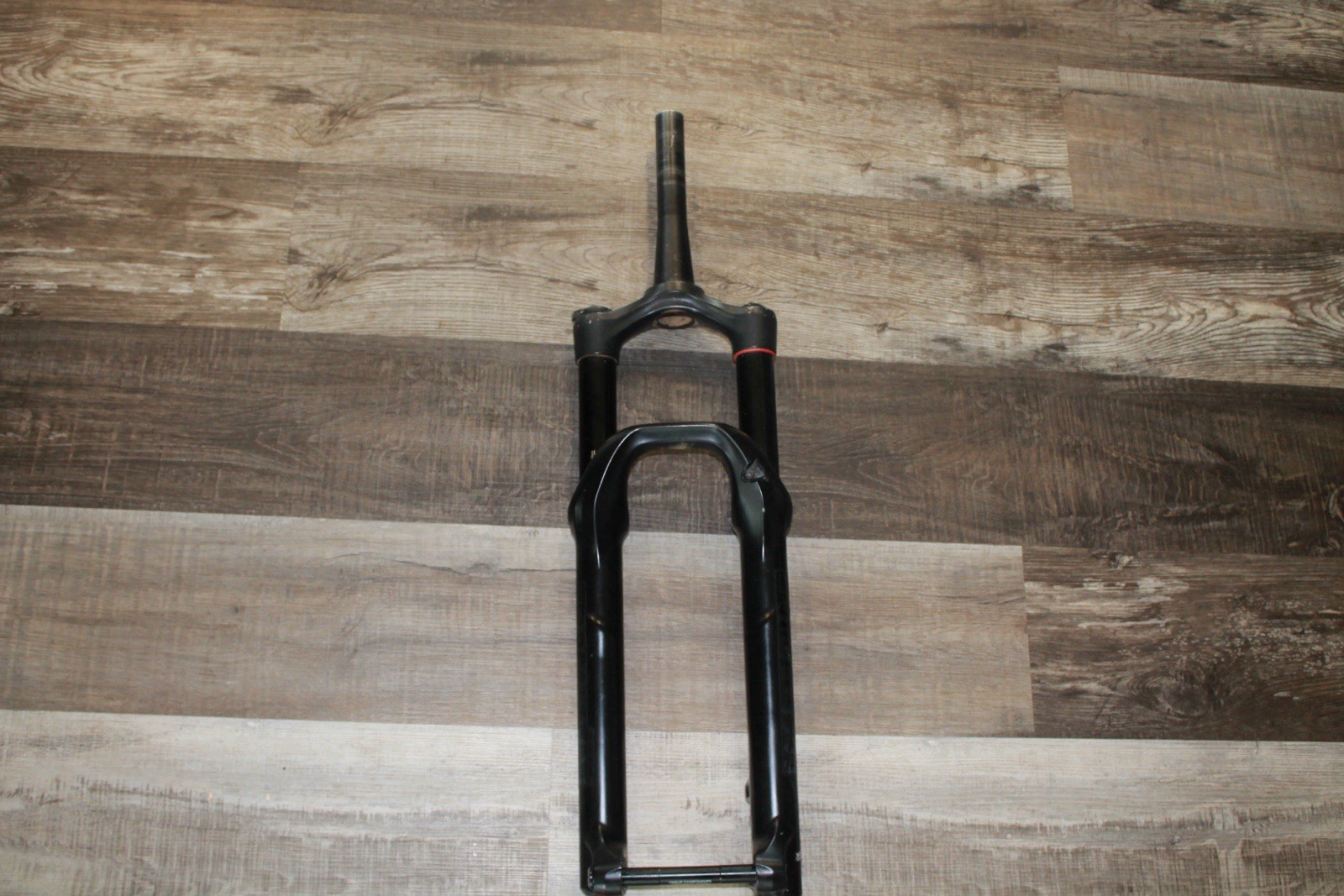 RockShox Yari 27.5in Fork 150mm Solo Air Lockout 1 1/8 Threadless boost