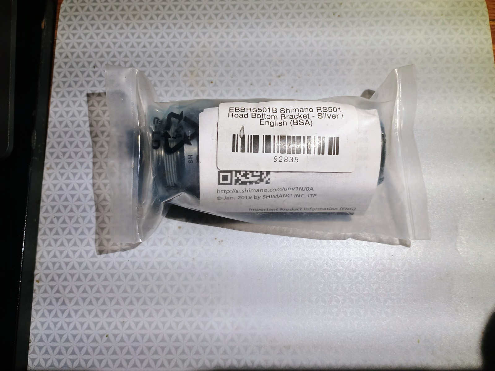 Shimano RS501 Road Bottom Bracket – Silver/English(BSA) EBBRS501 B