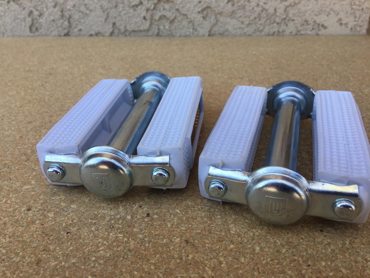 NEW 1/2″ Classic WHITE UNION BLOCK Pedals for 1-piece Cranks Schwinn Old School