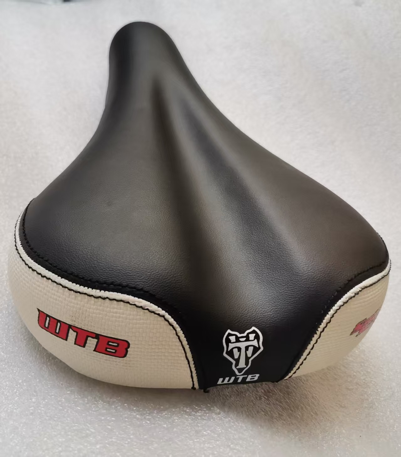 NEW OLD STOCK WTB SPEED V SADDLE SEAT WIDE 160MM BLACK WHITE MTB TOURING BIKE