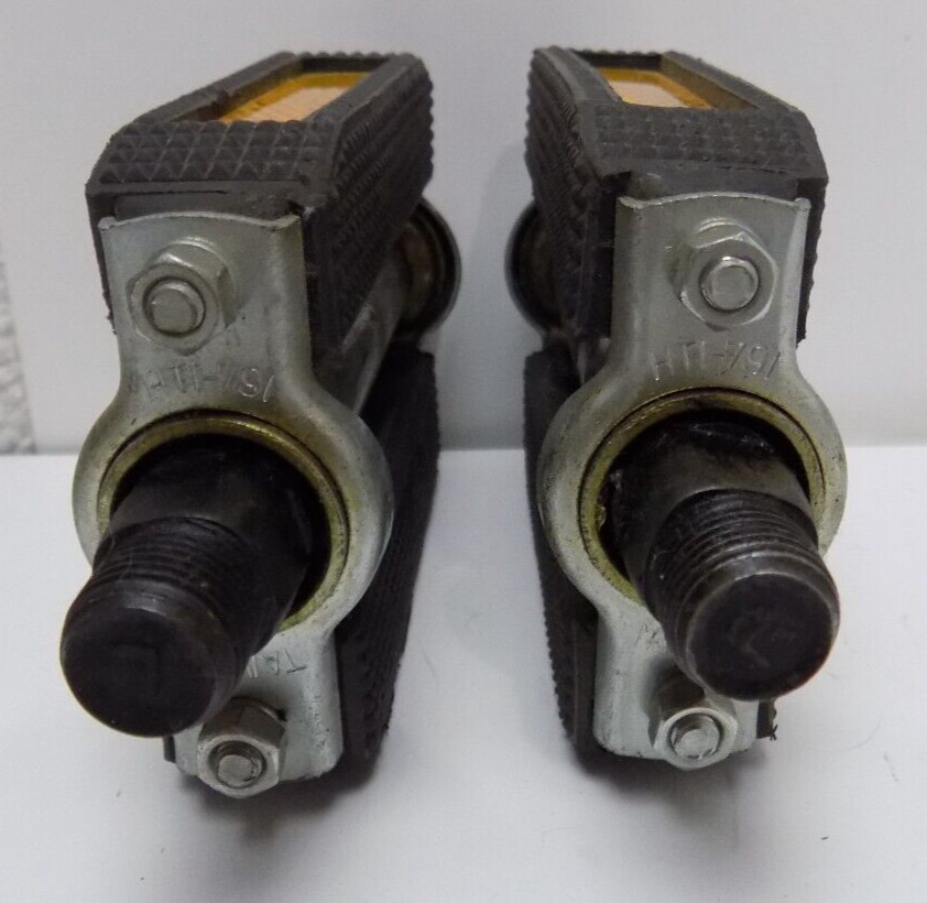 BLOCK PEDALS – VINTAGE HTI -791 BICYCLE PEDALS / CATEYE – RR-0217 REFLECTORS