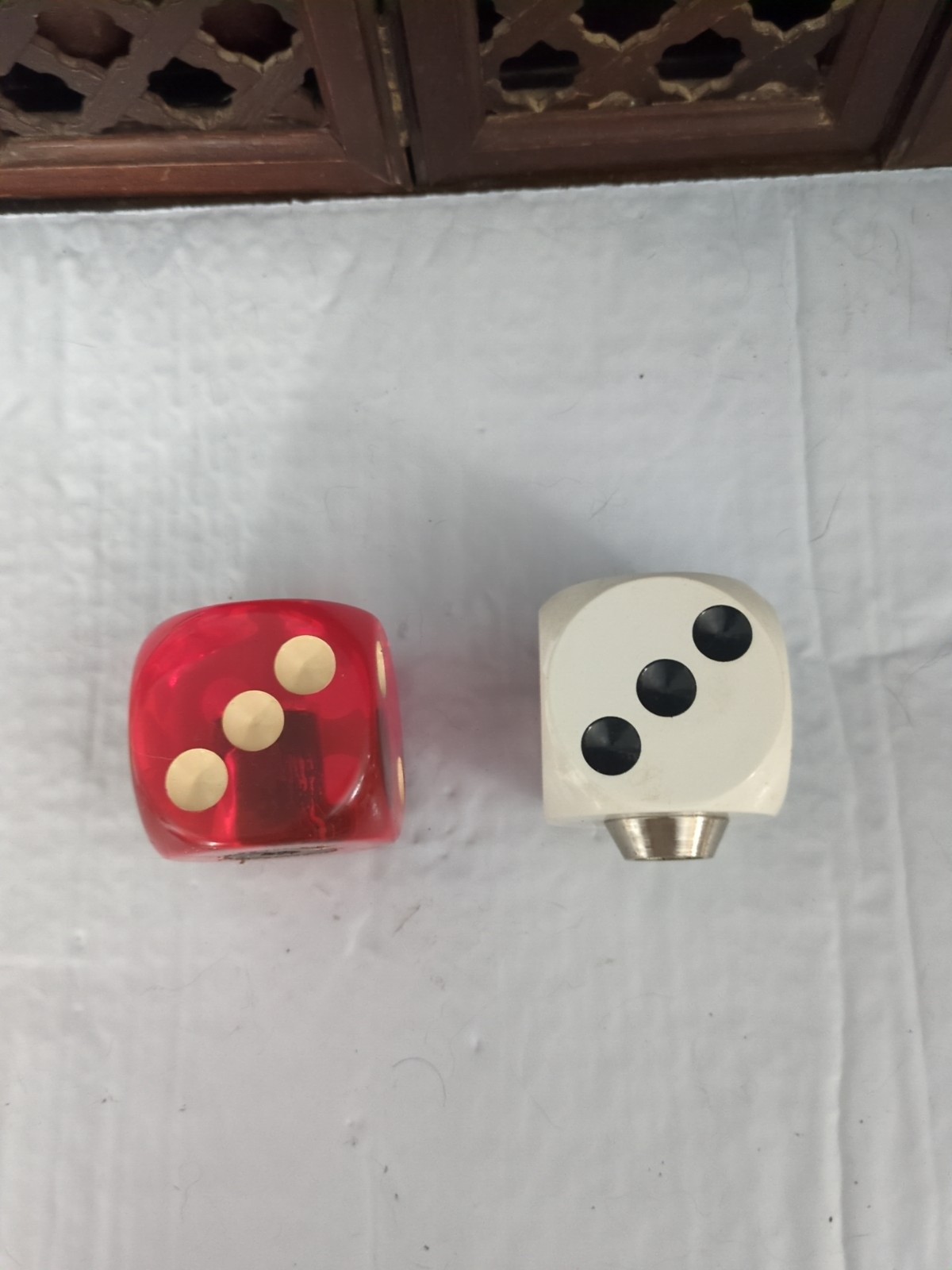 Dice Shape Shifter Head 1-3/4″ Square Gear Shifting Lever Knob Black White & Red